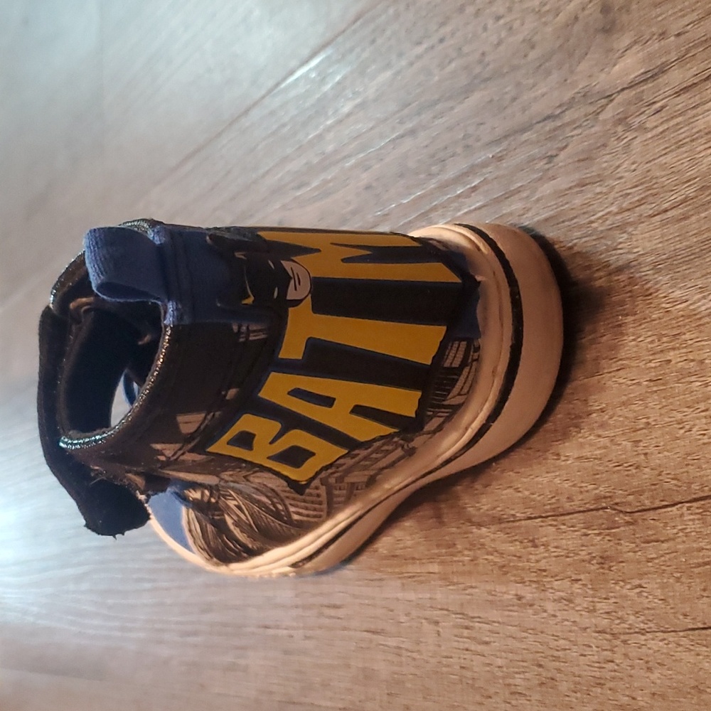 Kids Batman size 8 high top sneakers - Picture 4 of 8